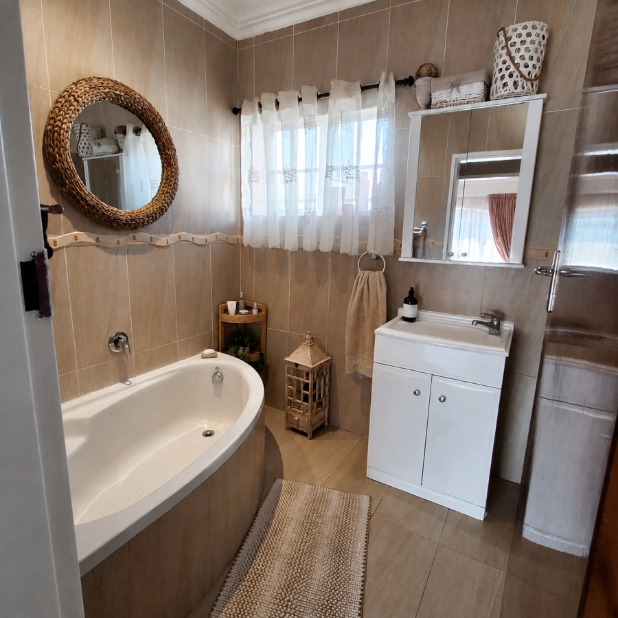 4 Bedroom Property for Sale in Flamwood North West